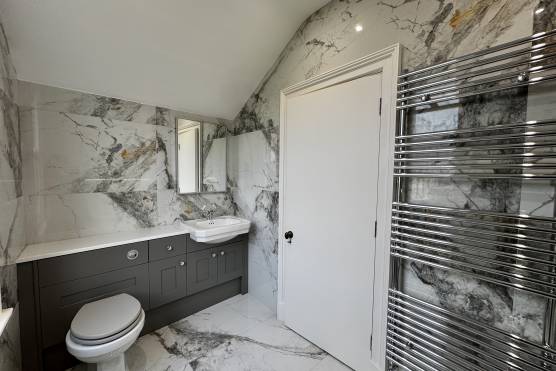 3599N 36 tv drama location house in North Yorkshire bathroom.jpg