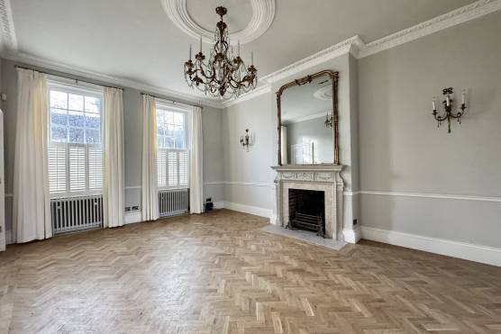 3599N 4.tv commercil location house in North Yorkshire elegant living room.jpg