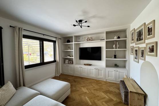 3561V 12 tv drama location house in Merseyside living room.jpg