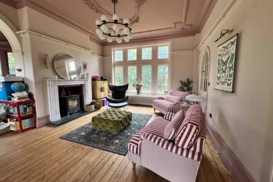 3560W 15 tv drama location house in Leeds period property living room.JPG