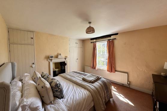 3562N 16 filming location house in North Yorkshire traditional bedroom.jpg