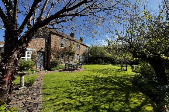 3562N 2 filming location house in North Yorkshire garden period property.JPG