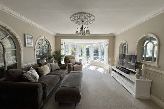 3563E-13-photo-shoot-location-house-in-east-yorkshire-traditional-living-area.jpg