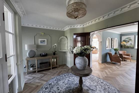 3563E 17 tv drama location house in east yorkshire elegant entrance.jpg