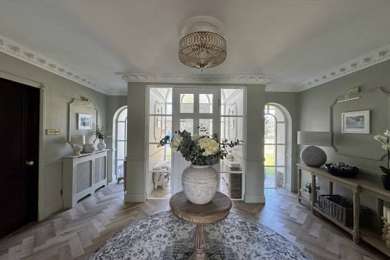 3563E 20 filming location house in east yorkshire elegant entrance.jpg