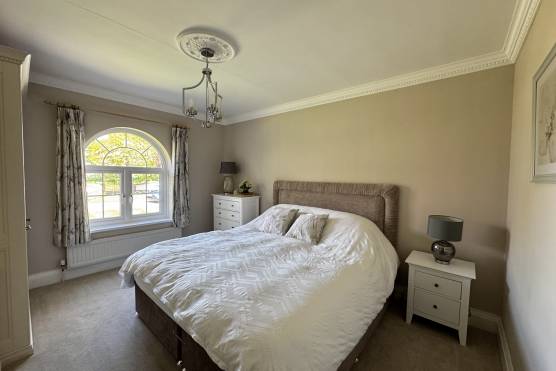 3563E 23 photo shoot location house in east yorkshire elegant bedroom.jpg