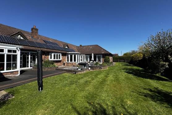 3563E 29 photo shoot location house in east yorkshire.JPG