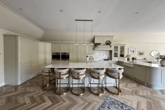 3563E 3 TV drama location house in east yorkshire modern open plan kitchen with kitchen island.jpg