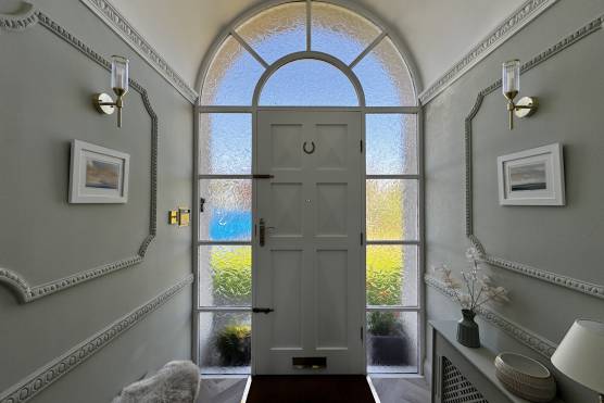 3563E 31 filming location house in east yorkshire doorway.jpg