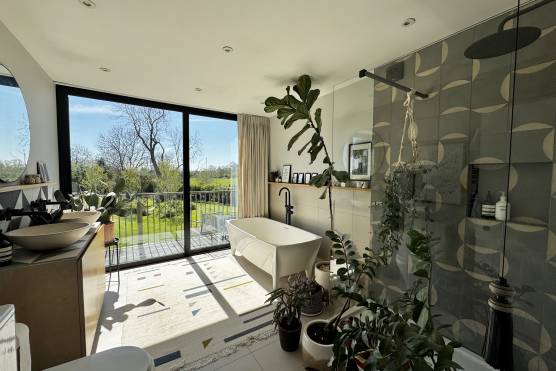 3208N-13-tv-commercial-location-house-in-North-Yorkshire-bathroom.jpg