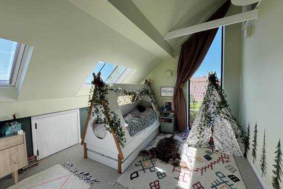3208N 15 tv drama location house in North Yorkshire childrens bedroom.jpg