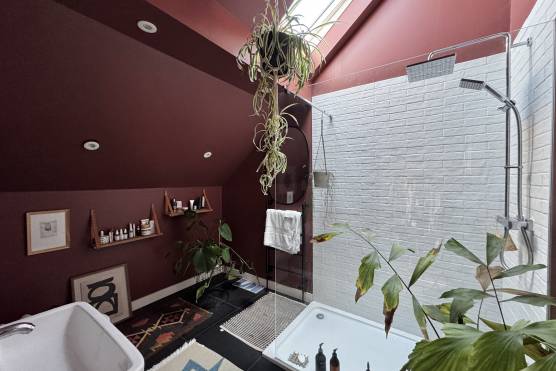 3208N 19 tv commercial location house in North Yorkshire bathroom with shower.jpg