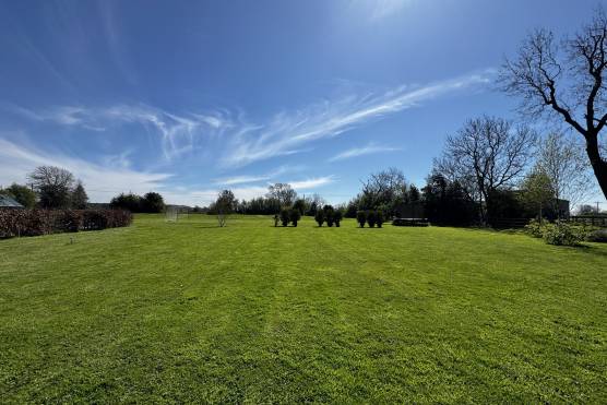 3208N-24-filming-location-house-in-North-Yorkshire-garden.jpg