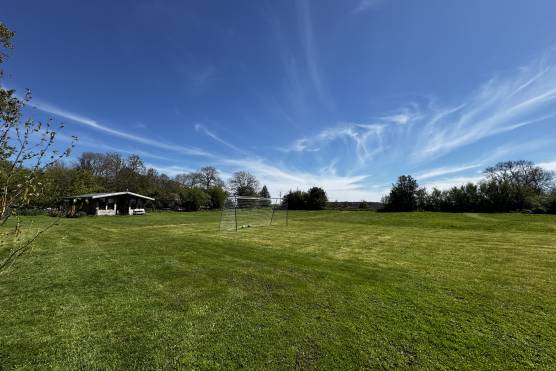 3208N 28 tv shoot location house in North Yorkshire family garden.JPG