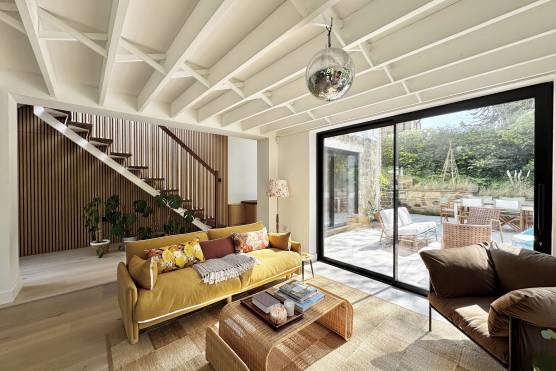 3564W 12 tv drama loaction house in Leeds modern open plan living area..jpg