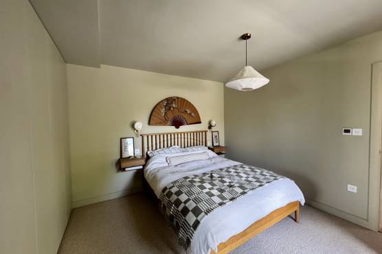 3564W 19 filming location house in Leeds bedroom.jpg