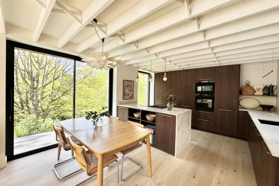 3564W 3 tv shoot location house in West Yorkshire modern open plan kitchen..jpg