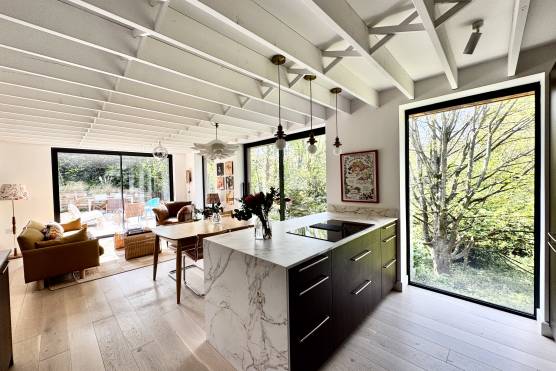 3564W 5 photo shoot location house in Leeds modern open plan kitchen..jpg