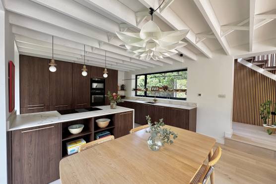 3564W 6 photo shoot location house in Leeds modern open plan kitchen..jpg