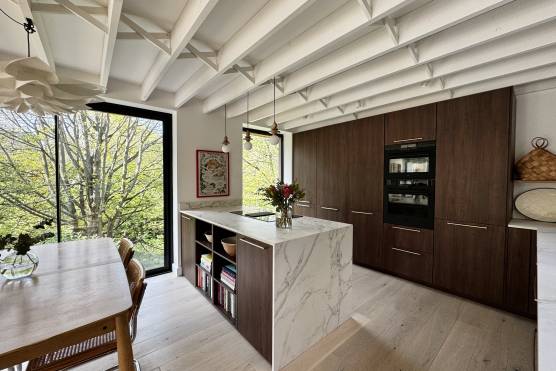 3564W 9 photo shoot location house in Leeds modern open plan kitchen.jpg