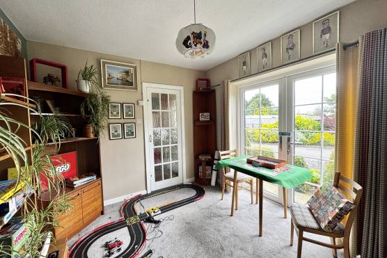 3565L 11 film location house in Lancashire retro living room.jpg