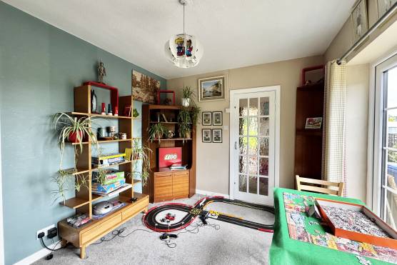 3565L 12 tv commercial location house in Lancashire retro living room.jpg