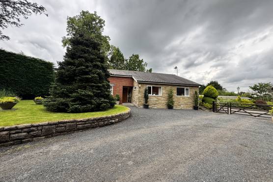 3565L 16 tv drama location house in Lancashire retro bungalow.jpg