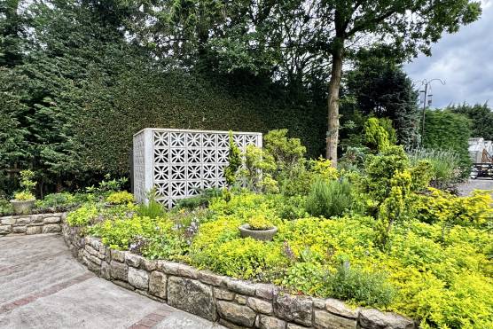 3565L 31 tv drama location in Lancashire garden.jpg