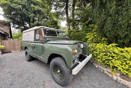 3565L 34 tv shoot location in Lancashire retro land rover.jpg