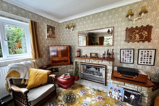 3565L 4 tv commercial location house in Lancashire 70s retro living room.jpg