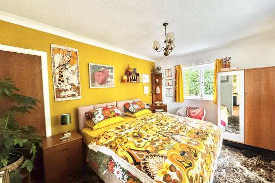 3565L 5 photo shoot location house in Lancashire 70s retro bedroom.jpg