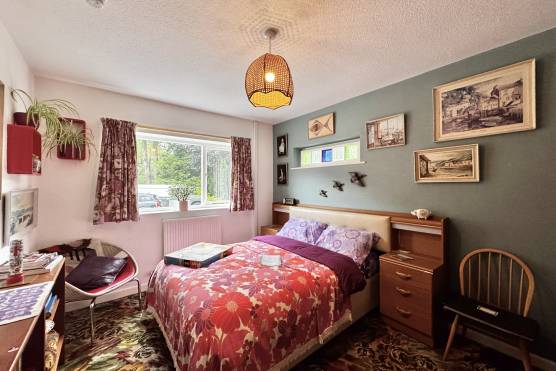 3565L-9-photo-shoot-location-house-in-Lancashire-retro-70s-bedroom.jpg