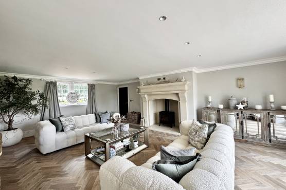 3566N 17 tv drama location house in North Yorkshire modern living room.jpg