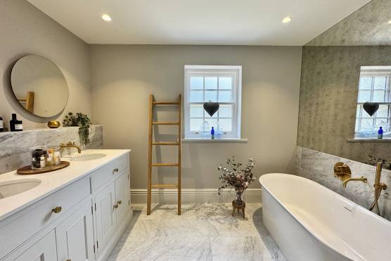 3566N 28 filming location house in North Yorkshire modern bathroom with bath.jpg