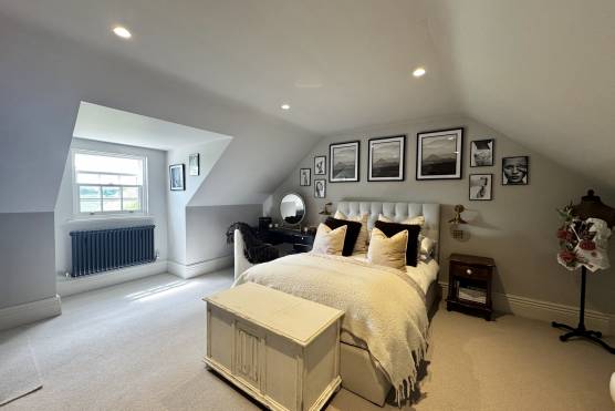 3566N 33 photo shoot location house in North Yorkshire bedroom.jpg