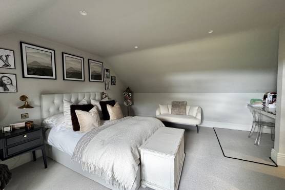 3566N-34-filming-location-house-in-North-Yorkshire-bedroom.jpg