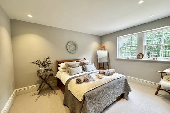 3566N 36 tv drama location house in North Yorkshire bedroom.jpg