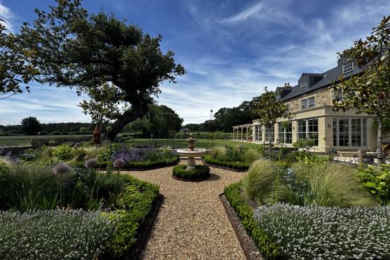 3566N 53 tv drama location house in North Yorkshire garden.JPG
