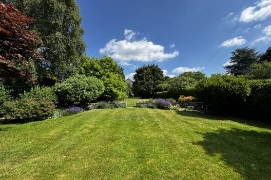 3567W 18 tv drama location house in West Yorkshire established garden.JPG