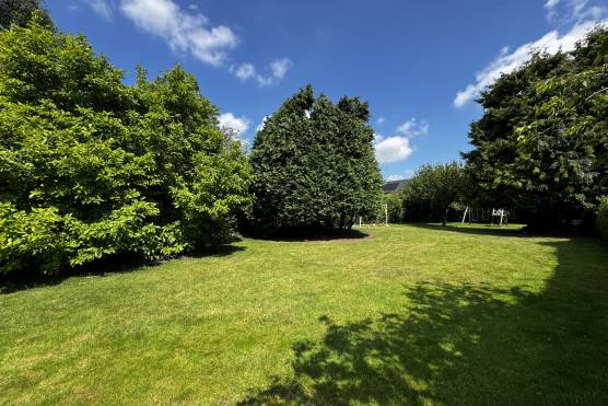 3567W 20 filming location house in West Yorkshire family home garden.JPG