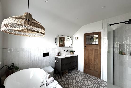 3374W 21 filming location house in Leeds stylish bathroom.jpg