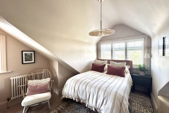3374W 24 filming location house in Leeds bedroom.jpg