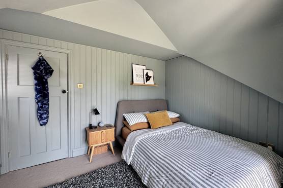 3374W 26 photo shoot location house in Leeds kids bedroom.jpg