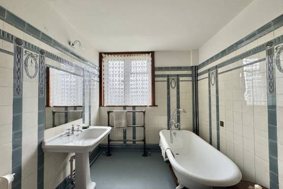 3568W 21 tv drama location house in West Yorkshire period property bathroom.jpg