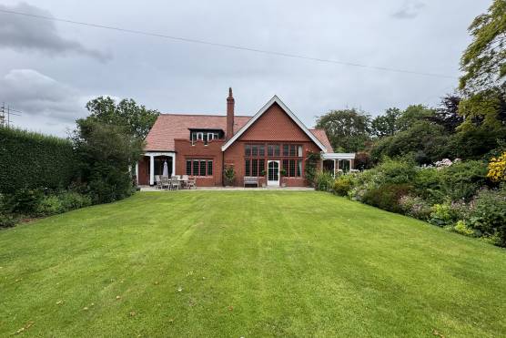 3568W 33 filming location house in West Yorkshire garden.JPG