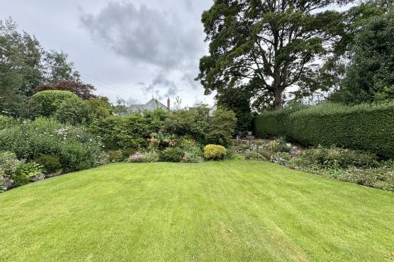 3568W 34 tv commercial location house in West Yorkshire garden.jpg