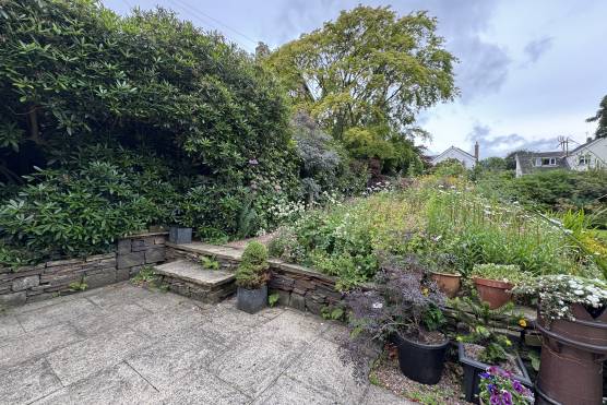 3568W 36 tv shoot location house in West Yorkshire garden area.JPG