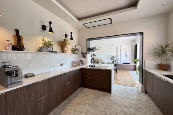 3570V 11 tv drama location house in Merseyside kitchen.jpg