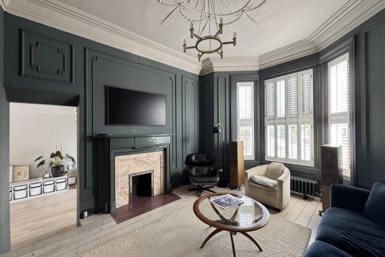 3570V 13 tv shoot location house in Merseyside period property living room