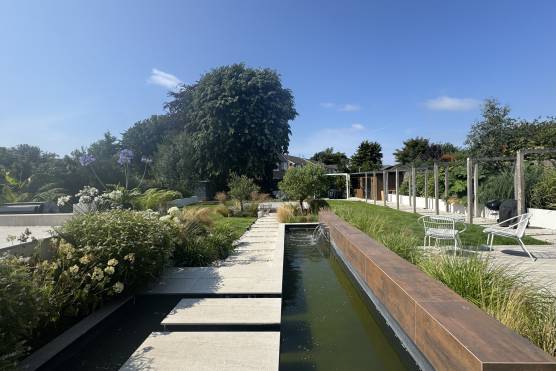 3570V 32 photo shoot location house in Merseyside garden.jpg